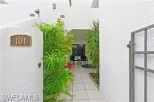 583 Beachwalk Cir, Naples, FL 34108 - Photo 7