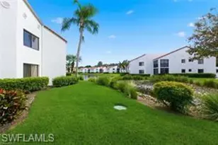583 Beachwalk Cir, Naples, FL 34108 - Photo 9