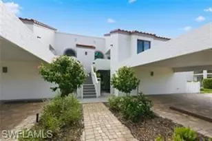 583 Beachwalk Cir, Naples, FL 34108 - Photo 3