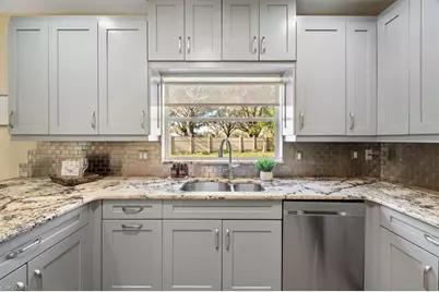 12341 Eagle Pointe Cir, Fort Myers, FL 33913 - Photo 11