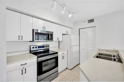 8880 Colonnades Ct W #427, Bonita Springs, FL 34135 - Photo 3