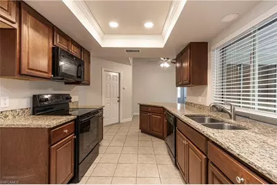 321 NE 10th St, Cape Coral, FL 33909 - Photo 5