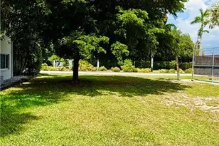 3250 10th St N, Naples, FL 34103 - Photo 23