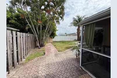 685 95th Ave N, Naples, FL 34108 - Photo 17