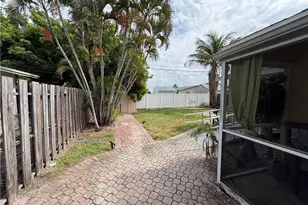 685 95th Ave N, Naples, FL 34108 - Photo 17