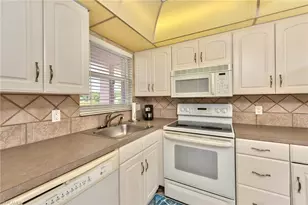 175 Turtle Lake Ct, Naples, FL 34105 - Photo 9