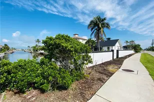 564 107th Ave N, Naples, FL 34108 - Photo 19