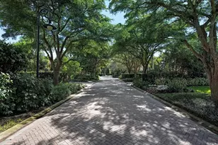 235 Little Harbour Ln, Naples, FL 34102 - Photo 3