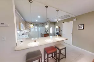 1527 Edgewater Cir, Fort Myers, FL 33919 - Photo 3