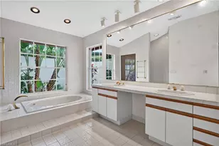 700 Hollybriar Ln, Naples, FL 34108 - Photo 21