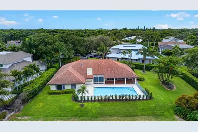 700 Hollybriar Ln, Naples, FL 34108 - Photo 3