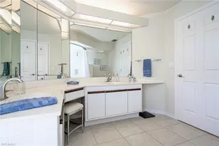 589 Beachwalk Cir, Naples, FL 34108 - Photo 15