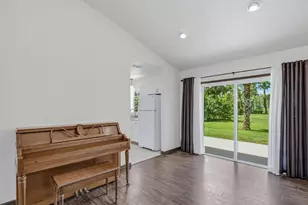 1131 10th Ave NE, Naples, FL 34120 - Photo 5