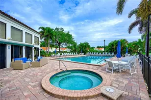 586 Beachwalk Cir, Naples, FL 34108 - Photo 27