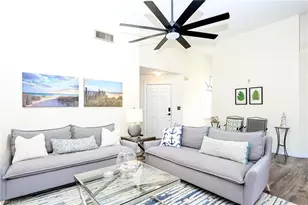 586 Beachwalk Cir, Naples, FL 34108 - Photo 3
