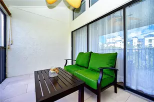 586 Beachwalk Cir, Naples, FL 34108 - Photo 23