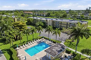 1086 Forest Lakes Dr, Naples, FL 34105 - Photo 3