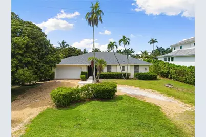 605 21st Ave S, Naples, FL 34102 - Photo 3