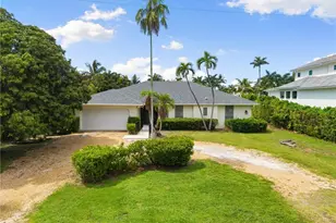 605 21st Ave S, Naples, FL 34102 - Photo 3