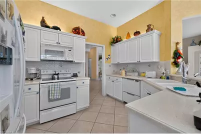 2317 Island Cove Cir N, Naples, FL 34109 - Photo 11