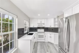 28080 Cavendish Ct, Bonita Springs, FL 34135 - Photo 5