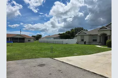 318 SE 5th Pl, Cape Coral, FL 33990 - Photo 45