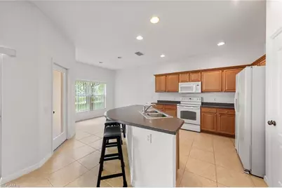 2410 Verdmont Ct, Cape Coral, FL 33991 - Photo 9