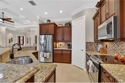 7352 Lantana Way, Naples, FL 34119 - Photo 7