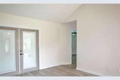4053 Seaoats Ln, Naples, FL 34112 - Photo 5