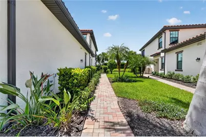 12047 Hawthorn Lake Dr #102, Fort Myers, FL 33913 - Photo 9