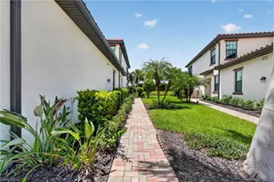 12047 Hawthorn Lake Dr, Fort Myers, FL 33913 - Photo 9