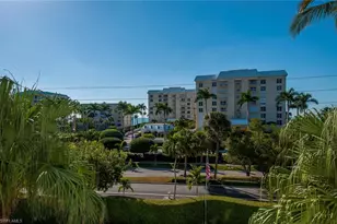 1300 Gulf Shore Blvd N, Naples, FL 34102 - Photo 27
