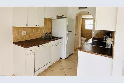 3250 10th St N #B2, Naples, FL 34103 - Photo 7