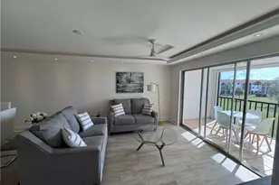 37 High Point Cir E, Naples, FL 34103 - Photo 3