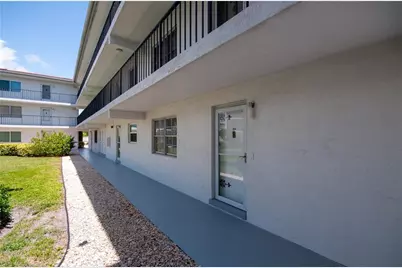 5 High Point Cir W #104, Naples, FL 34103 - Photo 5