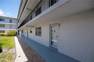 5 High Point Cir W, Naples, FL 34103 - Photo 5