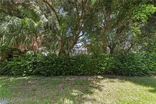 15381 Wildflower Cir, Naples, FL 34119 - Photo 33