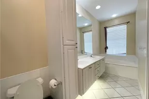 5325 Cove Cir, Naples, FL 34119 - Photo 5