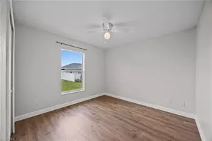 915 NE 10th Ln, Cape Coral, FL 33909 - Photo 15