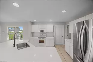 915 NE 10th Ln, Cape Coral, FL 33909 - Photo 11