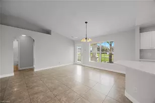 915 NE 10th Ln, Cape Coral, FL 33909 - Photo 5