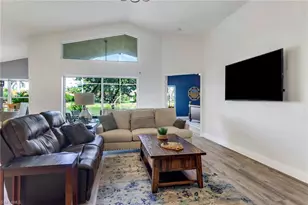 1059 Jardin Dr, Naples, FL 34104 - Photo 5