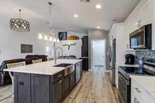1059 Jardin Dr, Naples, FL 34104 - Photo 9