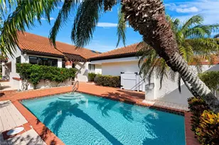 529 Bay Villas Ln, Naples, FL 34108 - Photo 3