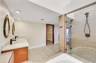529 Bay Villas Ln, Naples, FL 34108 - Photo 15