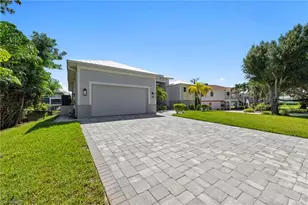 18151 Parkridge Cir, Fort Myers, FL 33908 - Photo 5