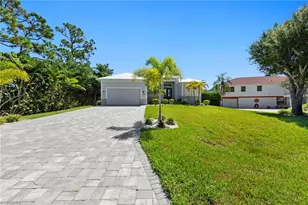 18151 Parkridge Cir, Fort Myers, FL 33908 - Photo 3