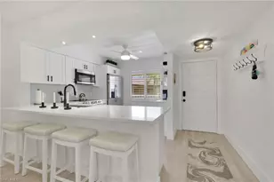 1025 Foxfire Ln, Naples, FL 34104 - Photo 9