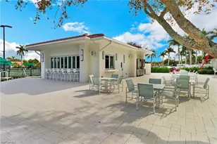 1025 Foxfire Ln, Naples, FL 34104 - Photo 35