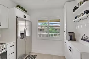1025 Foxfire Ln, Naples, FL 34104 - Photo 21